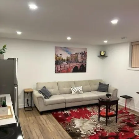 Luxe Townhouse, Niagara Falls